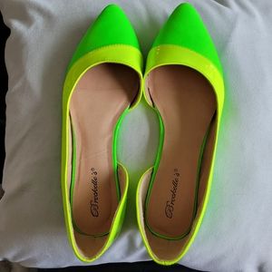 Breckelle's neon green flats